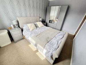 Bedroom- click for photo gallery